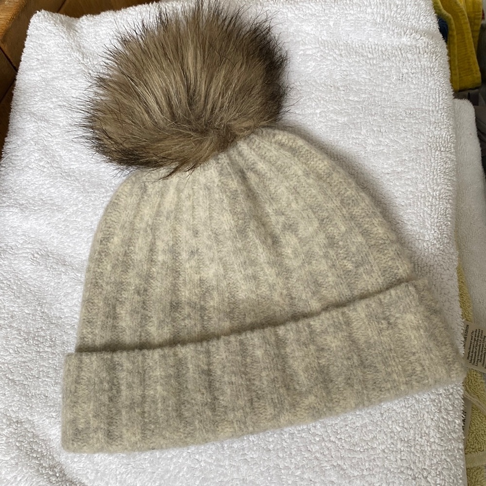 Aritzia Community wool blended winter touque